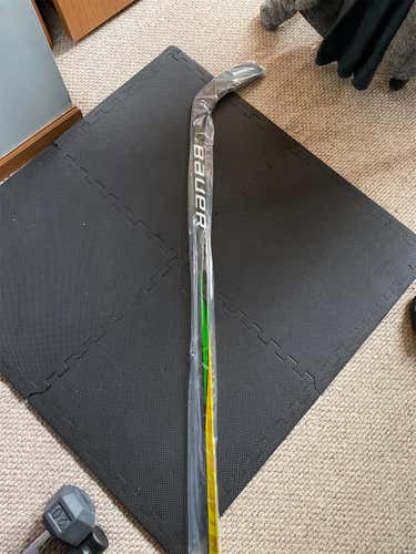 Senior Left Hand Supreme Ultra Sonic Mid Pattern  Hockey Stick