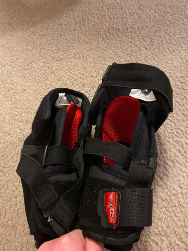 Senior Small CCM RBZ 130  Elbow Pads