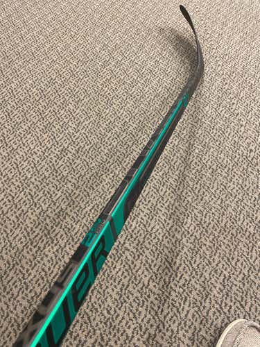 Senior Right Handed Nexus 2N Pro P28 Pattern Pro Stock Hockey Stick