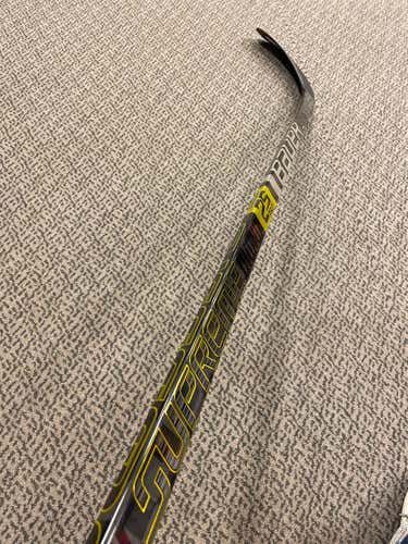 Senior Right Handed Supreme 2S Pro P92 Pattern Hockey Stick