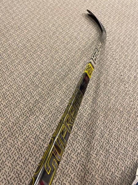 Senior Right Handed Supreme 2S Pro P92 Pattern  Hockey Stick