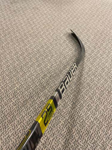 Senior Right Handed Supreme 2S Pro P88 Pattern Hockey Stick