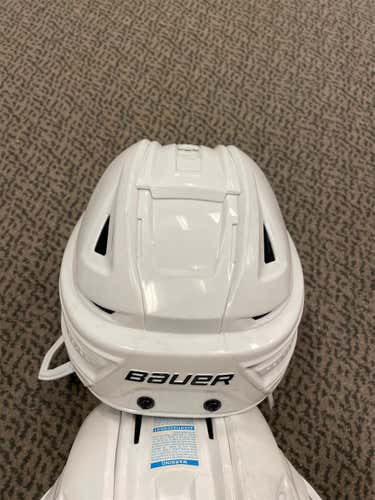 White New Medium Bauer Re-Akt 150  Helmet Out Of Box