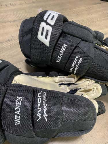 Black Used Senior Bauer Vapor APX2 Pro Gloves 14" Pro Stock Vatanen Ducks