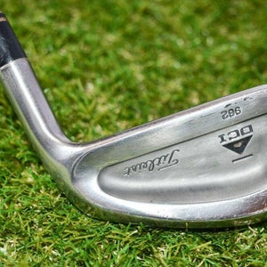 Titleist 	Dci 982	5 Iron 	Right Handed 	38"	Steel 	Regular 	New Grip