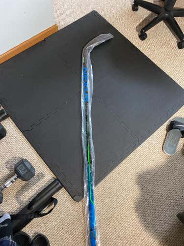 Senior Left Hand Nexus Geo Mid Pattern  Hockey Stick