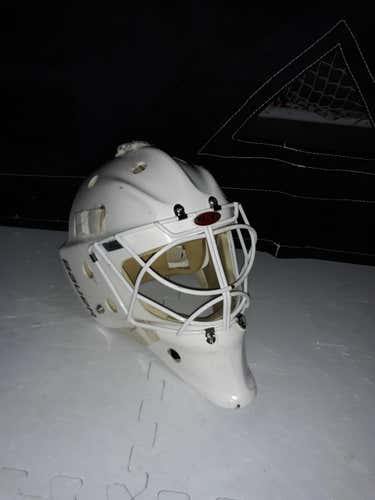 White Senior Bauer Profile 960 Goalie Mask