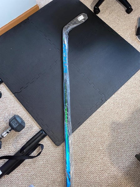 Senior Right Handed Nexus Geo Mid Pattern Hockey Stick