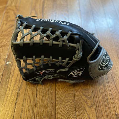 Like New Louisville Slugger Flare Series OF Glove