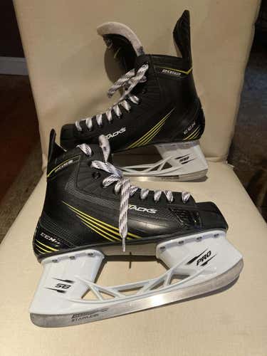 Senior CCM Tacks 2052 Ice Hockey Skates Regular Width Size 7D, Shoe Size 8.5