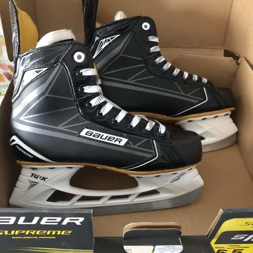 Junior Bauer Supreme 160 Regular Width  Size 5.5 Hockey Skates