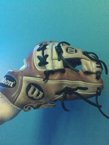High School/College Infield A2000 11.5" Baseball Glove