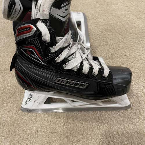 Junior Bauer Vapor X700 Regular Width Size 3 Hockey Goalie Skates