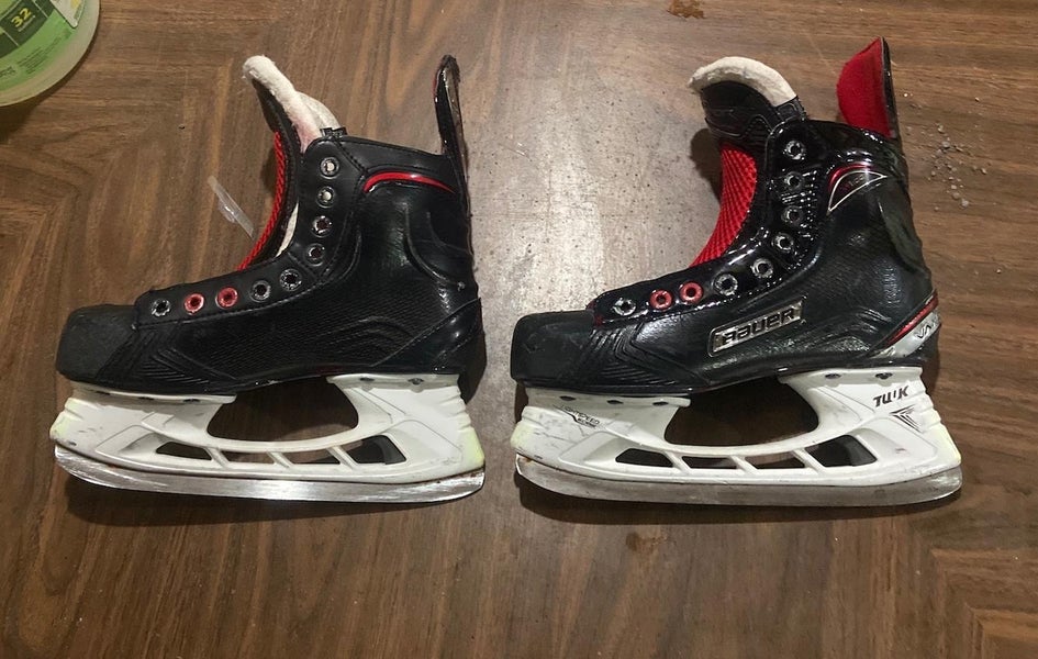 Junior Bauer Vapor X600 Regular Width Size 4.5 Hockey Skates