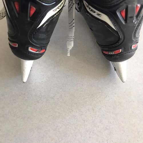 Junior CCM RBZ Extra Wide Width  Size 4.5 Hockey Skates