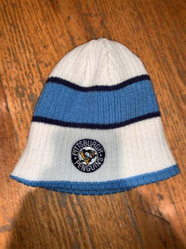 NHL Pittsburg Penguins Reversible Winter Hat
