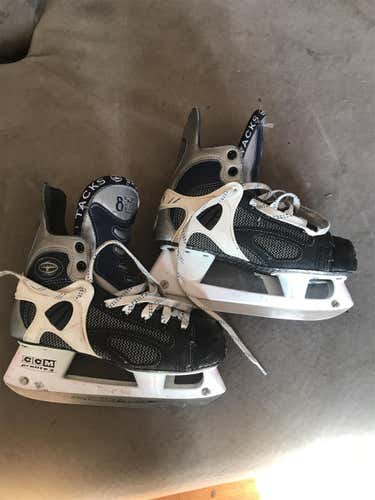 Junior CCM Size 5 Hockey Skates