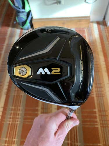 Used TaylorMade M2 Driver 10.5 regular flex, right handed