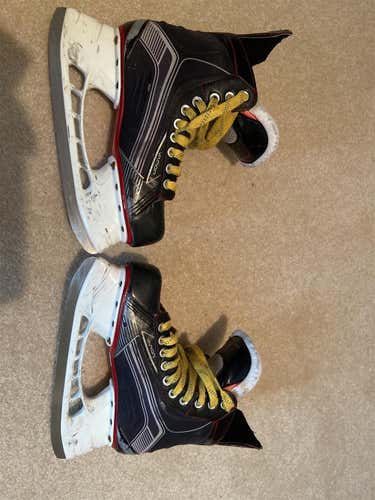 Senior Bauer Vapor X500 Regular Width  Size 7 Hockey Skates