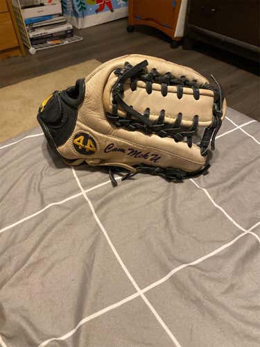Used Right Hand Throw 11.75" Baseball Glove