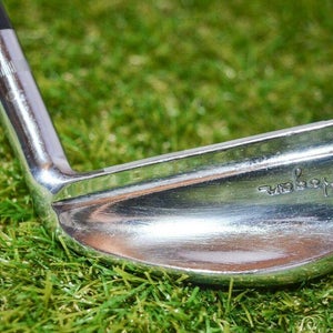 Hogan 	Radial 	6 Iron 	Right Handed 	37.5"	Steel 	Stiff	New Grip
