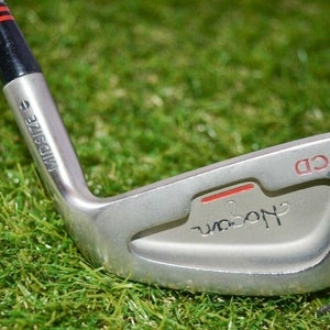 Hogan 	Edge GCD Midsize	7 Iron 	Right Handed 	37.25"	Steel 	Stiff	New Grip