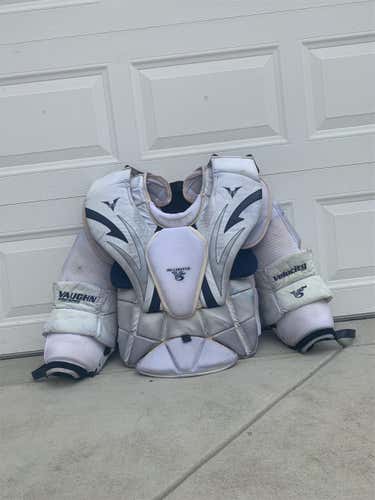 Connor Hellebuyck Vaughn V5 Chesty Size XL