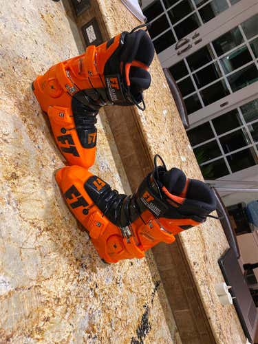 Classic Size 9.5 Used Full Tilt Cross Country Ski Boots