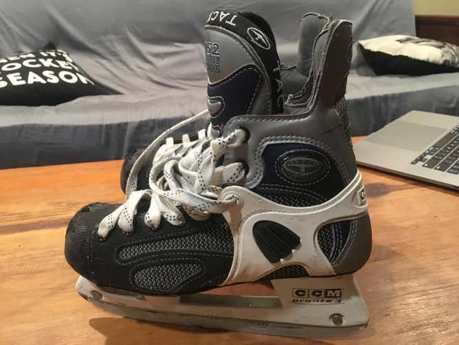 Used Senior CCM Super Tacks 852 Hockey Skates Size 5
