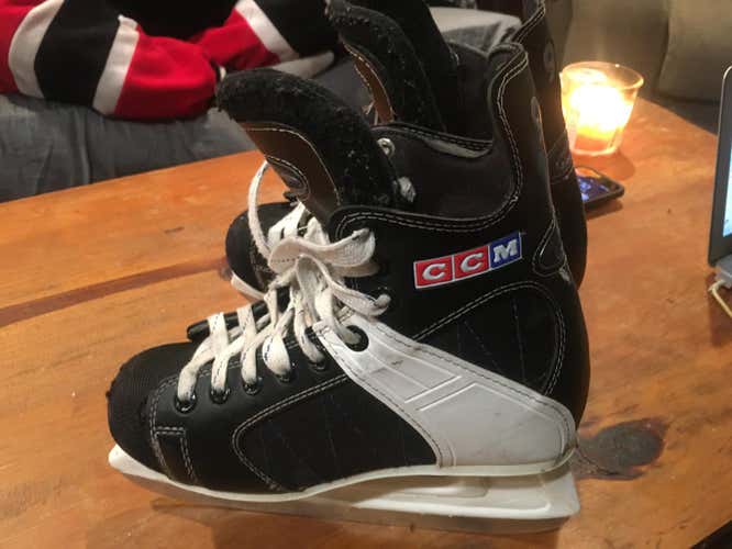 Used Senior CCM Powerline Hockey Skates Size 7
