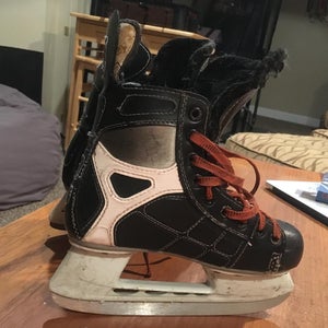 Used Senior CCM 92 Hockey Skates Size 4