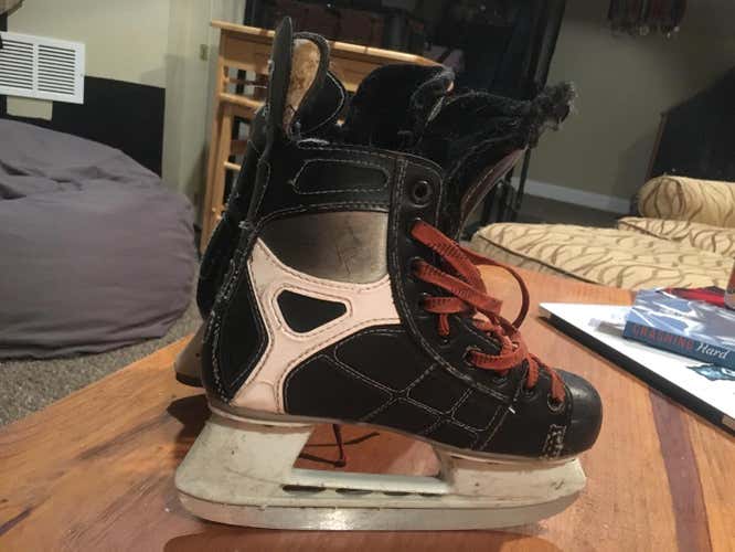 Used Senior CCM 92 Hockey Skates Size 4
