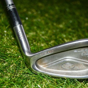 King Cobra 	Oversize 	9 Iron 	Right Handed 	36"	Graphite 	Firm 	New Grip