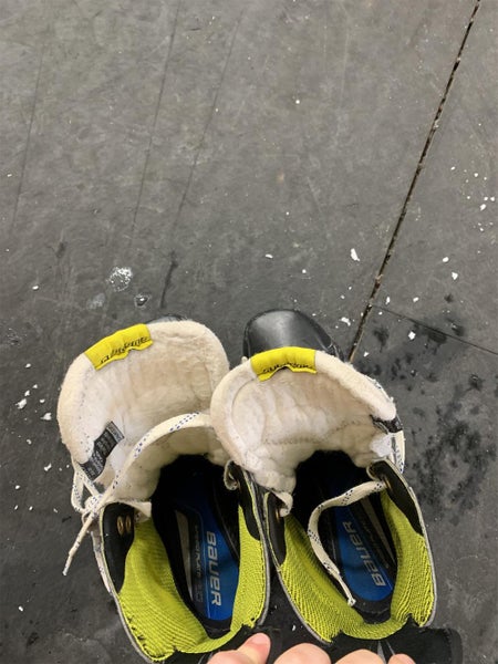 Senior Bauer Supreme 2S Regular Width Size 11 Hockey Skates