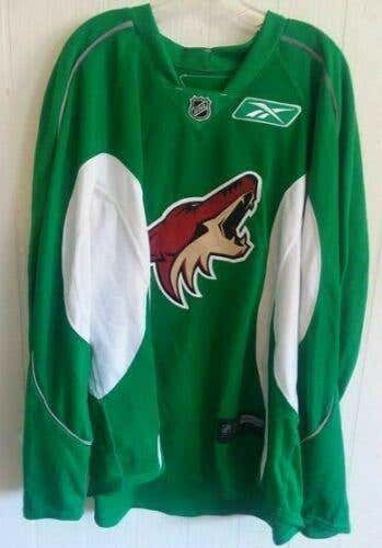 Phoenix Coyotes #15 Ryan Hollweg worn green old-logo Reebok practice jersey size 58 (from 2010-2011)