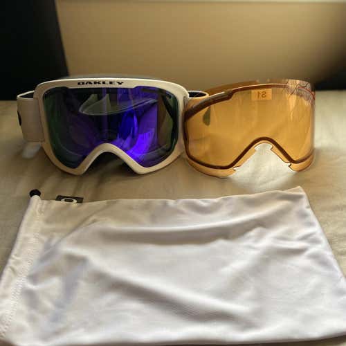 White Oakley Ski goggles Adult NEW