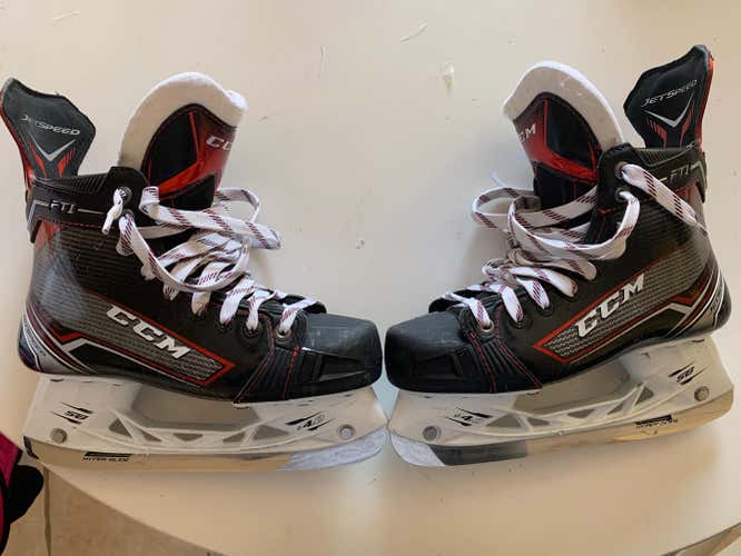 Used Junior CCM JetSpeed FT1 Hockey Skates Regular Width Size 5