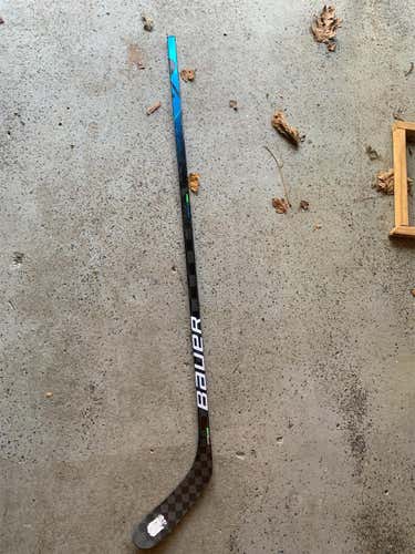 NEW Senior Right Handed P28 70 FLEX Nexus Geo Hockey Stick