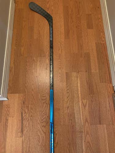 Junior Left Hand Nexus 2N Pro Mid Pattern  Hockey Stick