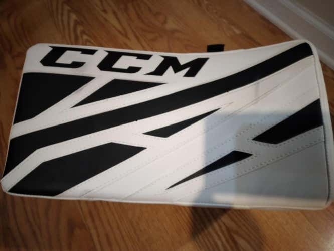 Black Senior New CCM Regular Extreme Flex E4.5