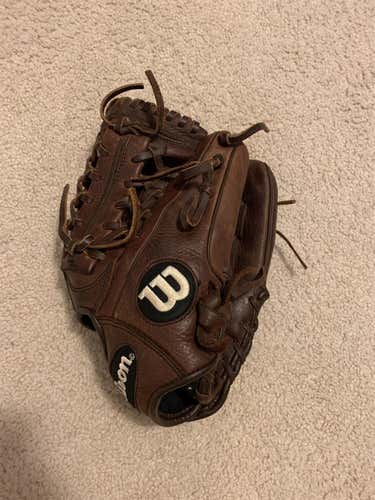 Brown Used Wilson A950 Right Hand Throw 11.75" Baseball Glove