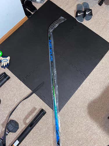 Senior Left Hand Nexus Geo Mid Pattern  Hockey Stick