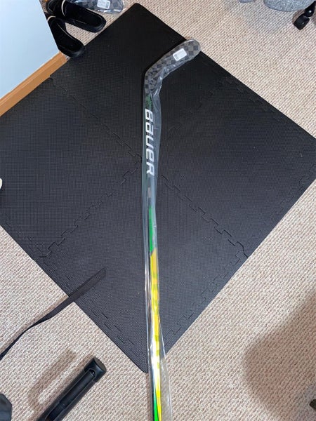 Senior Right Handed Supreme Ultra Sonic Mid Pattern Hockey Stick