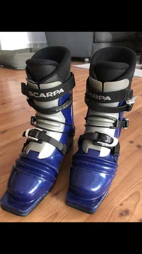 Used Scarpa T2 Telemark Ski Boots
