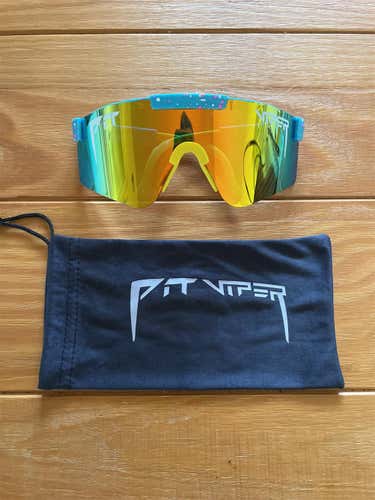 FAKE The Playmate Pit Vipers