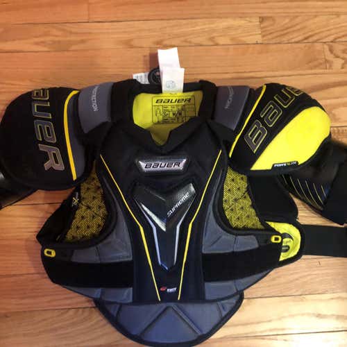 Senior Medium Bauer Supreme 1S Shoulder Pads