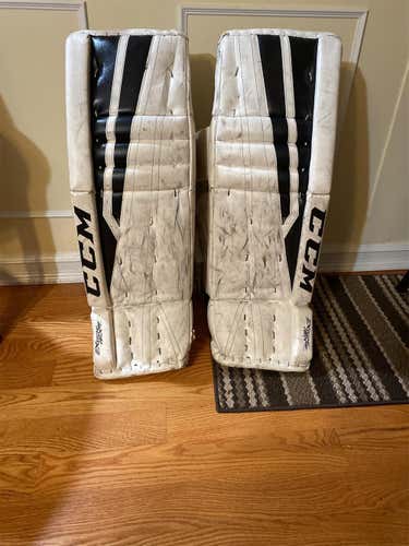 White Intermediate 30" CCM Extreme Flex 760 Goalie Leg Pads