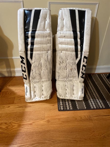 White Intermediate 30" CCM Extreme Flex 760 Goalie Leg Pads