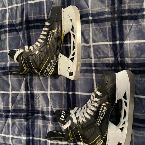 Senior CCM Super Tacks AS3 Pro Regular Width  Size 9.5 Hockey Skates