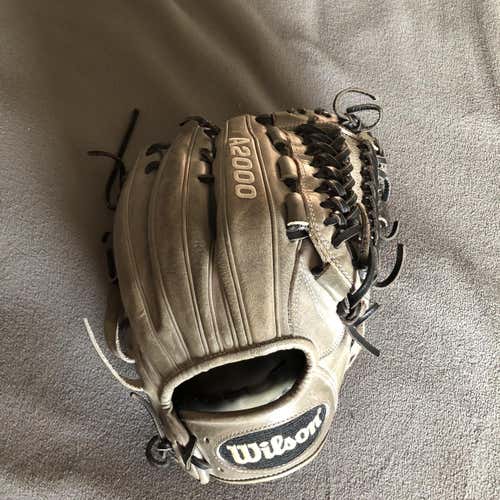 Gray Pitcher's A2000 D33 11.75" Baseball Glove